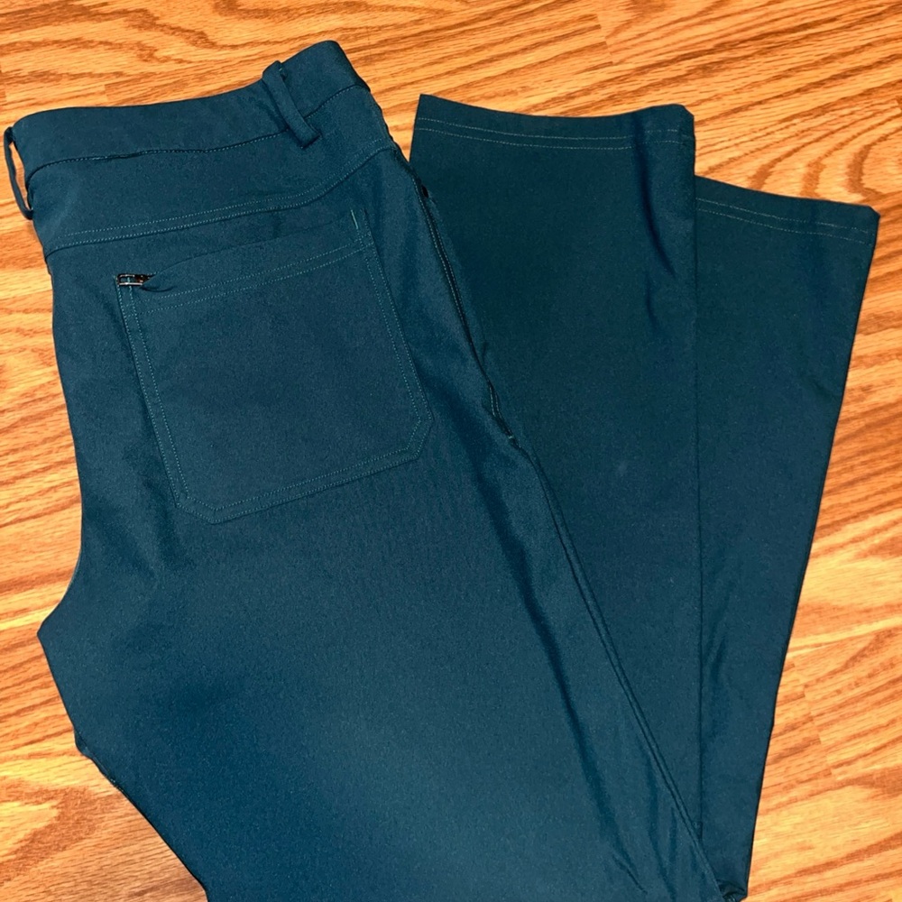 Lululemon ABC 5-Pocket Pants Men's Size 32 X 30  Green